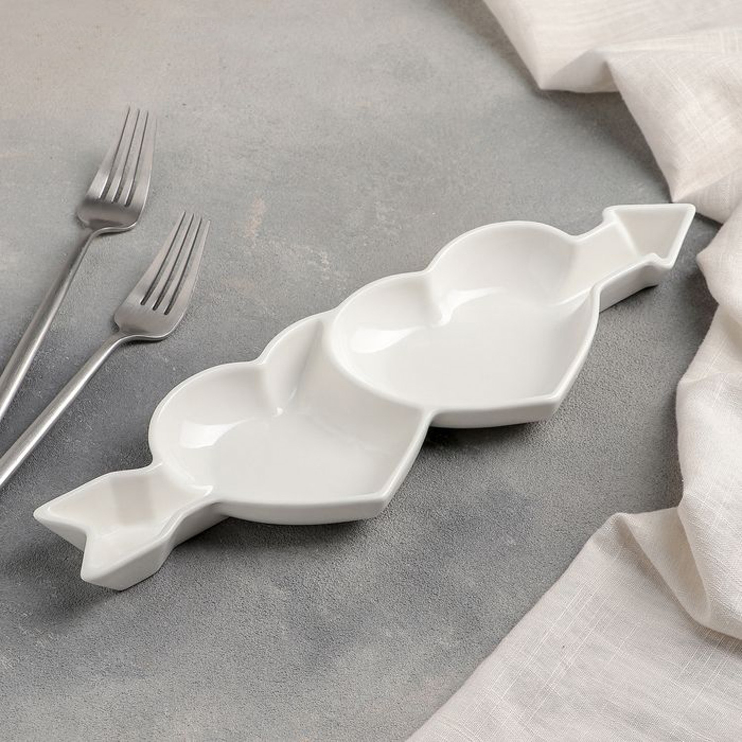 Менажница 2 ячейки "Влюбленные сердца" 31х10х2,5 см 4474480 Менажница 2 ячейки "Влюбленные сердца" 31х10х2,5 см 4474480