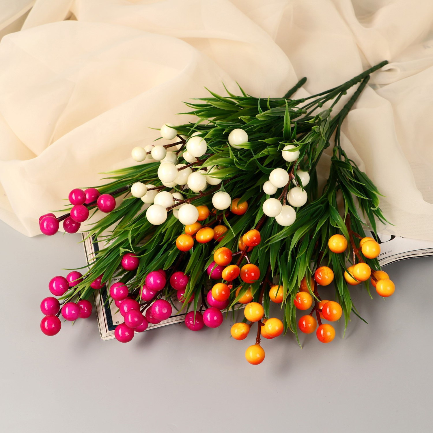 Букет "Шарики с зеленью" 34 см, микс 7995331