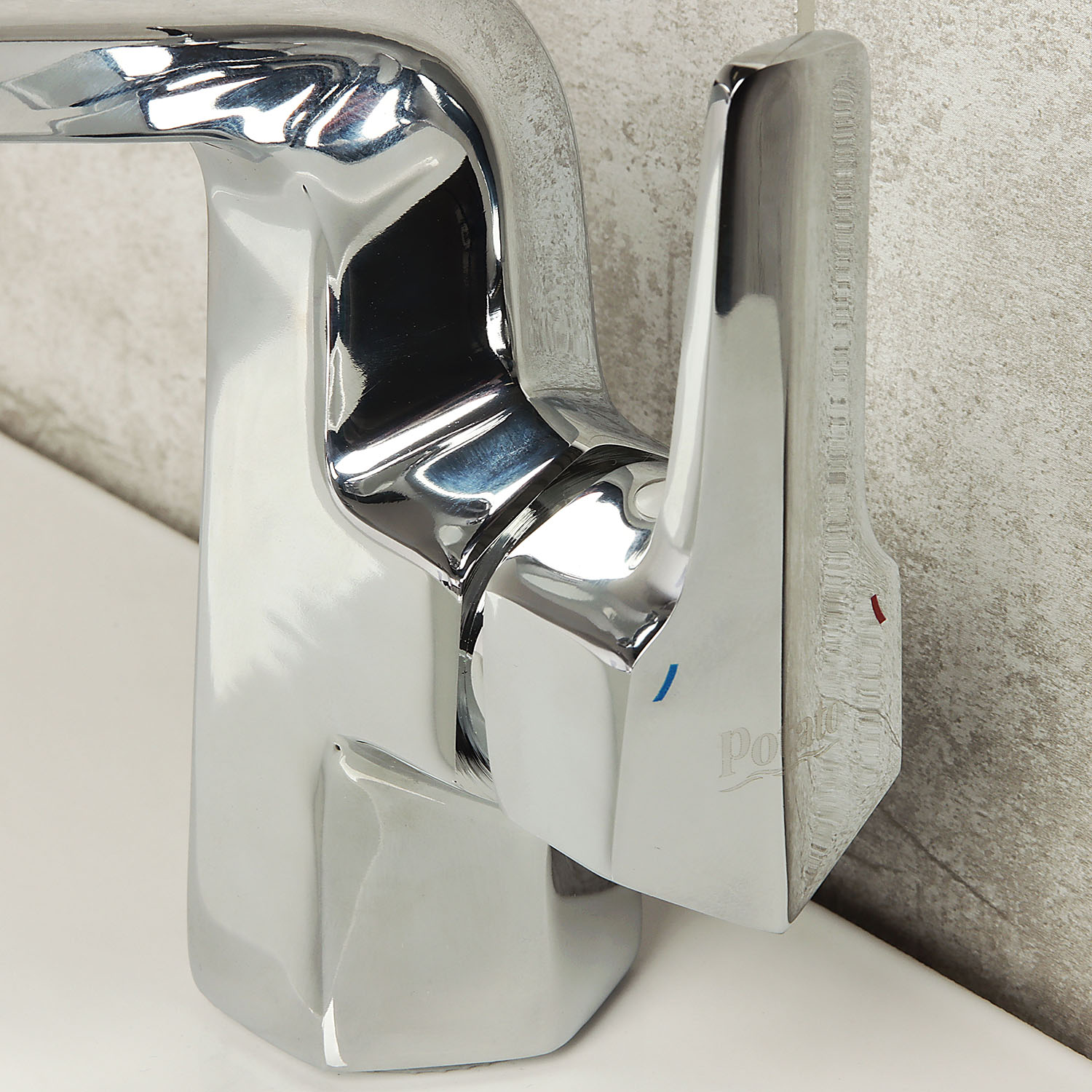 Смеситель для умывальника Potato P1040, короткий излив, рычажный